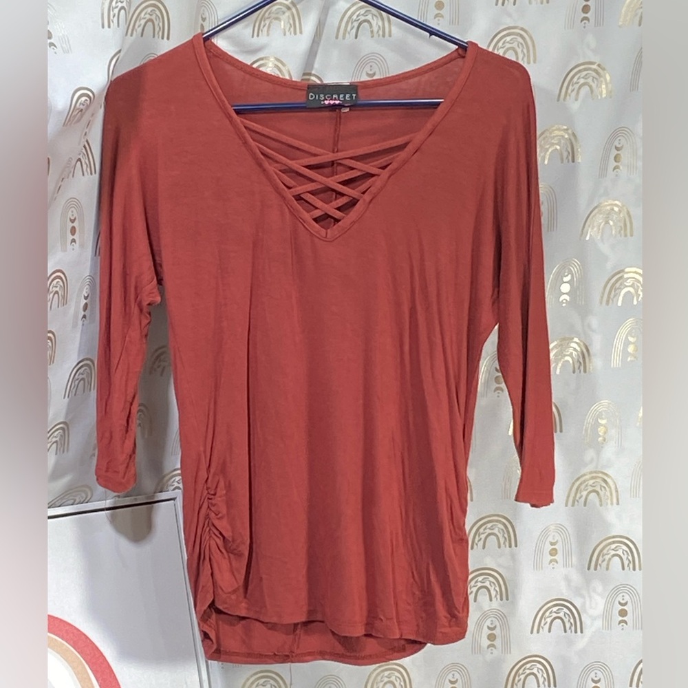 Discreet Women's Terracotta Blouse with Crisscross Neckline
